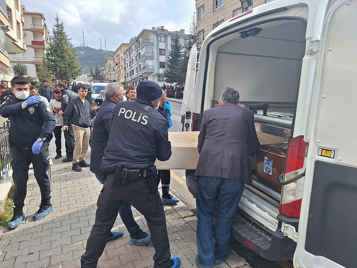 Tartıştığı eşini ve oğlunu tabancayla öldüren zanlı yakalandı
