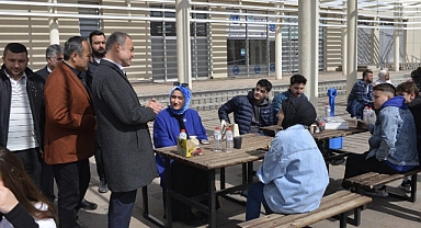 Üniversiteli Gençler Akgün'den Ne İstedi?