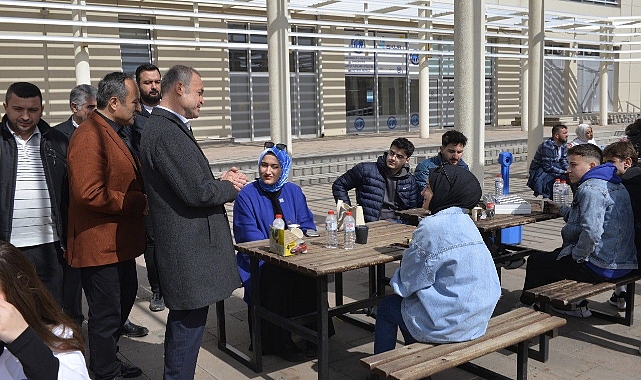 Üniversiteli Gençler Akgün'den Ne İstedi?