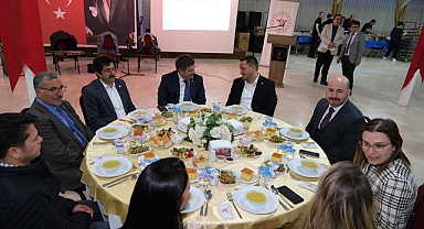 Vali Sarıibrahim,  Doktorlarla iftar yaptı