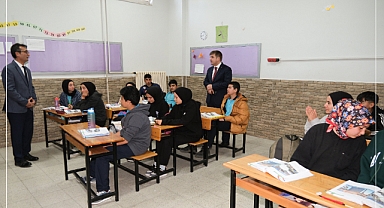 Vali Sarıibrahim Esentepe İlkokulunu ziyaret etti