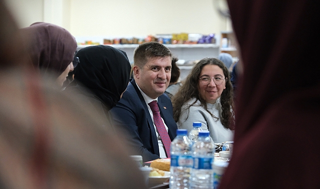 Vali Sarıibrahim Öğrencilerle İftar Açtı