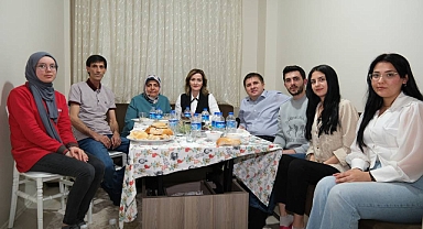 Vali Sarıibrahim Toksöz ailesine iftarda misafir oldu