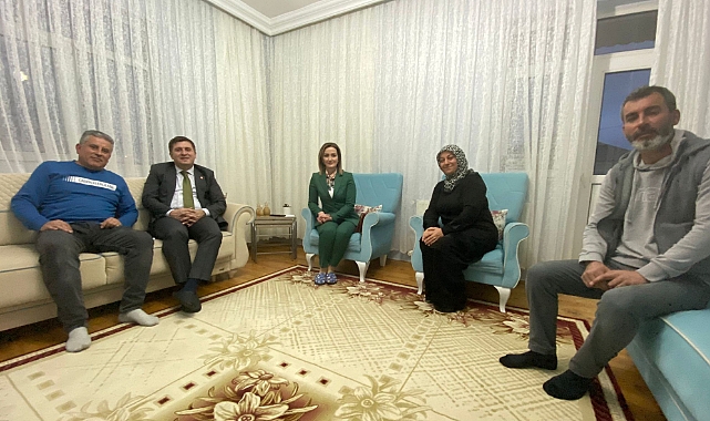 Vali Sarıibrahim ve Eşinden Depremzede Aileye Ziyaret