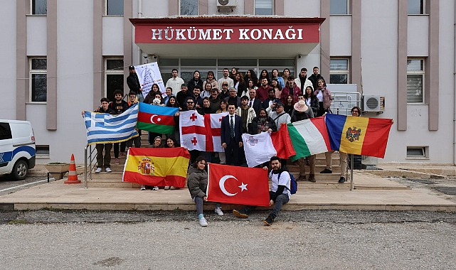 Yurtdışından gelen öğrenciler Kazımkarabekir Kaymakamı Kaya'yı ziyaret etti