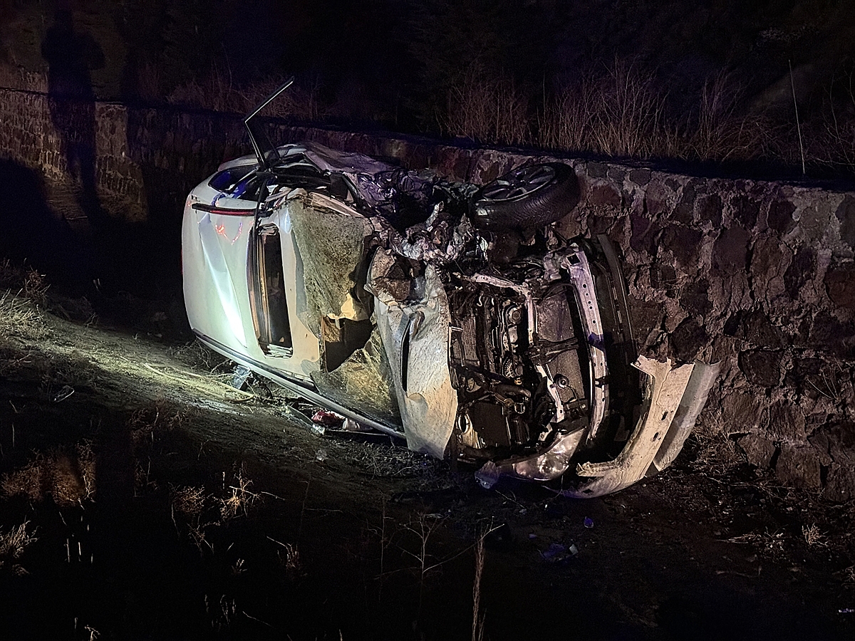 Zincirleme trafik kazasında 3 kişi öldü, 6 kişi yaralandı