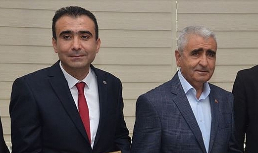 Baba muhtar, oğlu belediye başkanı!