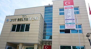 Başkan Orhan, borç listesini belediye binasına astı