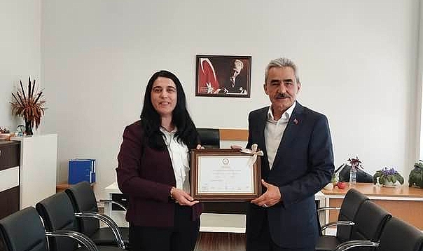 Büyükkarcı mazbatasını aldı. Görevine başladı