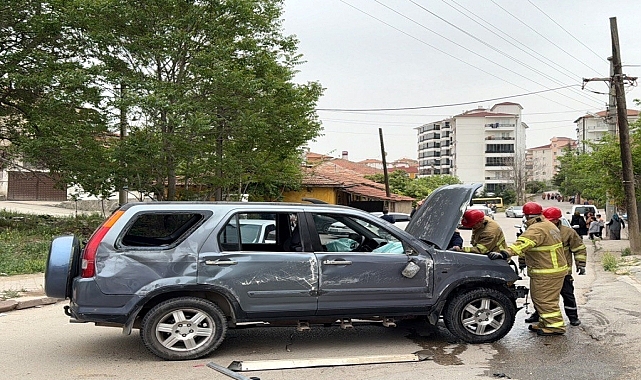 Cip ile otomobilin çarpışması sonucu 3 kişi yaralandı