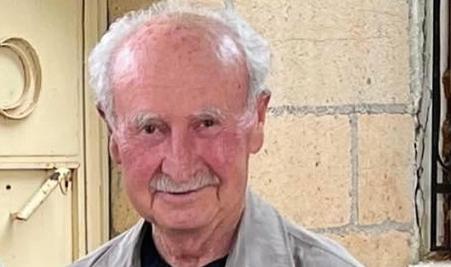 Emekli öğretmeni ölüm camide yakaladı
