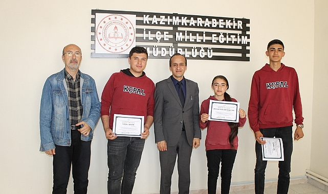 En Güzel Yazı Yazan Öğrenciler Ödüllendirildi