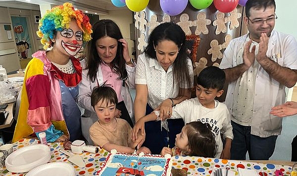 Hastanede Tedavi Gören Çocuklara 23 Nisan Sürprizi