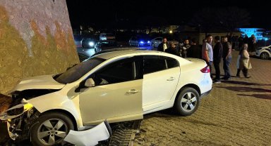 İki otomobilin çarpıştığı kazada 2 kişi yaralandı