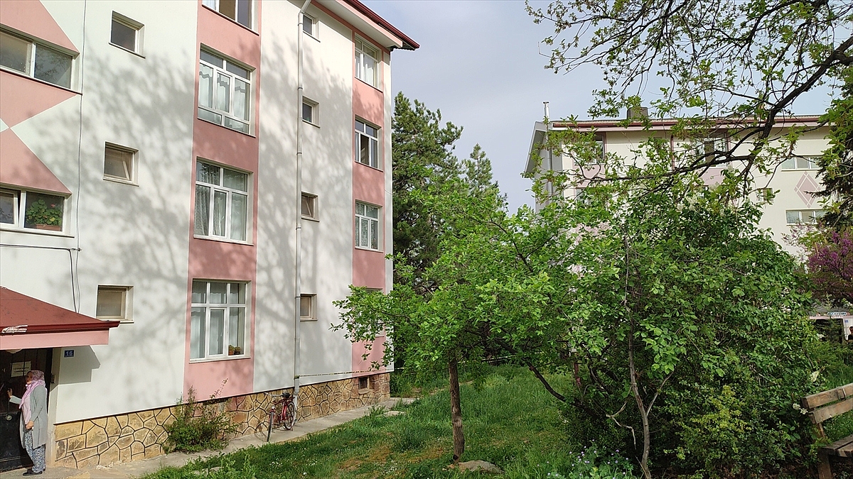 İkinci kattaki evin penceresinden düşen 2 yaşındaki çocuk yaralandı