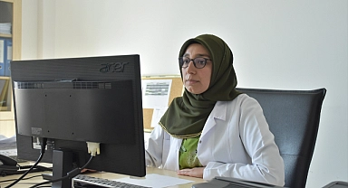 Kanseri Yenen Meryem Hemşire Aynı Hastalıkla Mücadele Edenlere Moral Oluyor