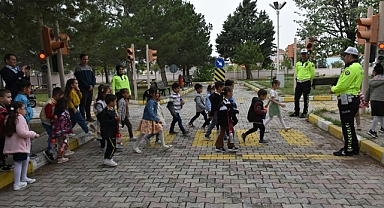 Minik Öğrenciler, Trafik Kurallarını Trafik Eğitim Parkında Öğreniyor