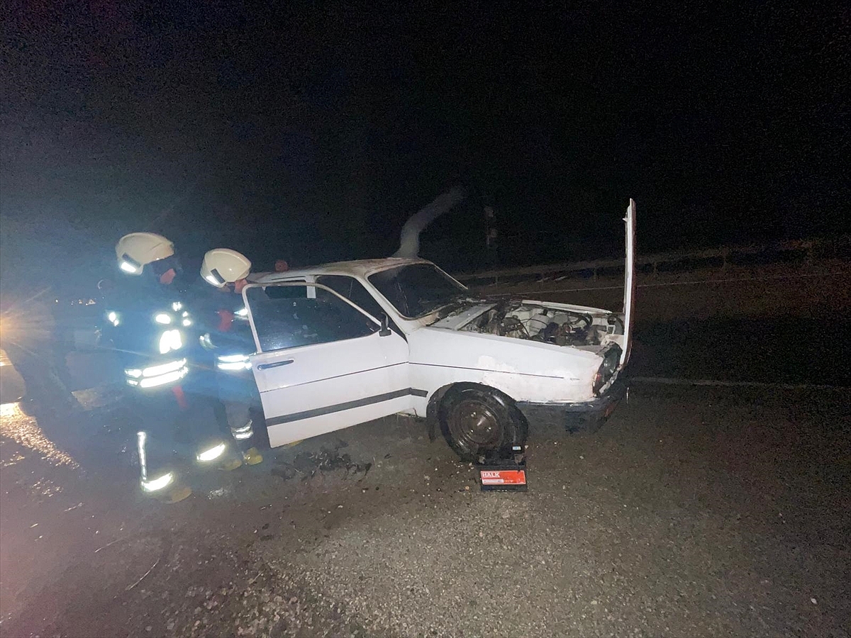 Otomobilde çıkan yangın söndürüldü