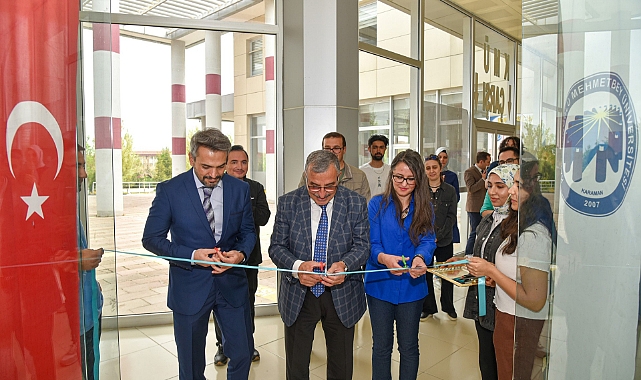 Rektör Gavgalı 'İngilizce Deyim Posterleri Sergisi'ne Katıldı
