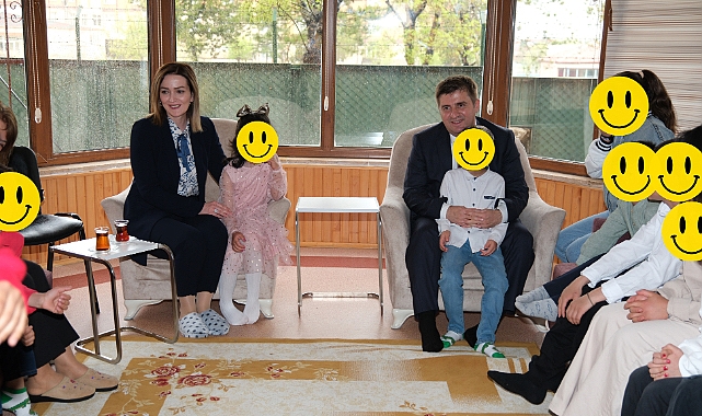 Sarıibrahim çiftinden Çocuklara bayram ziyareti