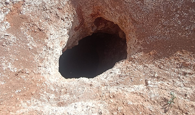 Tarlaören köyünde obruk oluştu