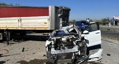 Trafik kazasında 1 kişi hayatını kaybetti, 2 kişi yaralandı