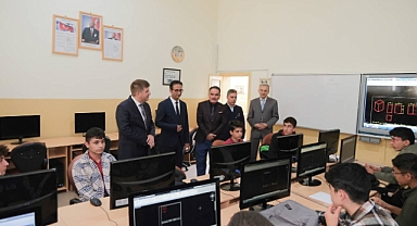 Vali Sarıibrahim Karaman Mesleki ve Teknik Anadolu Lisesi’ni Ziyaret Etti