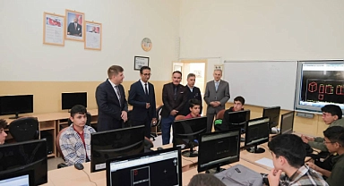 Vali Sarıibrahim Karaman Mesleki ve Teknik Anadolu Lisesi’ni Ziyaret Etti