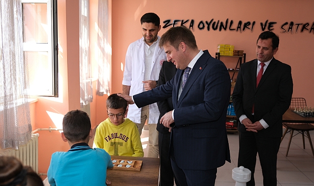 Vali Sarıibrahim TOKİ İlkokulunda Öğretmen Ve Öğrencilerle Bir Araya Geldi