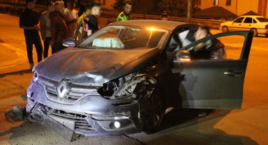 2 otomobilin çarpıştığı kazada 5 kişi yaralandı