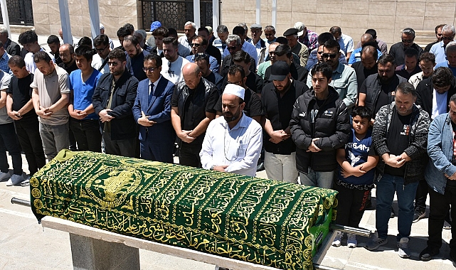Eğitim Camiası Ömer Çakar'ı Son Yolculuğuna Uğurladı