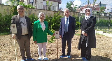Fatih Anadolu Lisesi'nde Her Şair İçin Bir Fidan Dikimi Gerçekleştirildi