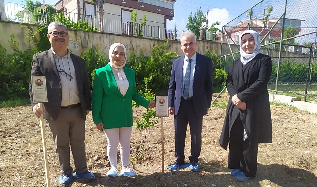 Fatih Anadolu Lisesi'nde Her Şair İçin Bir Fidan Dikimi Gerçekleştirildi