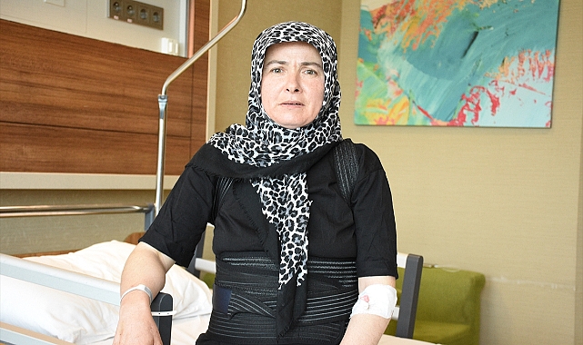 Felçli hasta, tekerlekli sandalyeyle geldiği hastaneden yürüyerek çıktı
