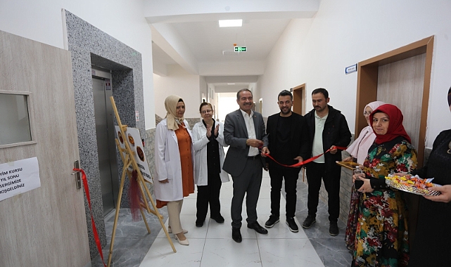 Giyim kursu öğrencilerinin diktikleri profesyonelleri kıskandırdı