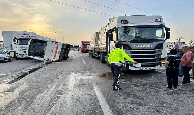 İki tır ile belediye otobüsünün karıştığı kazada 7 kişi yaralandı