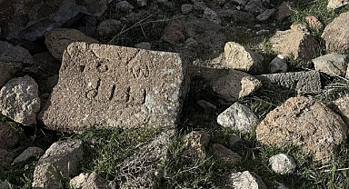 Karaman'da Yıkılan Tarihi Kilisenin 4 Taşında "Allah" Yazısı Tespit Edildi