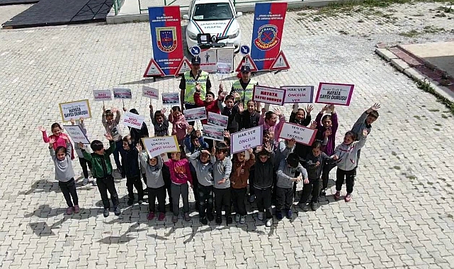 Trafik Haftası İlçelerde etkinliklerle çocuklara anlatıldı