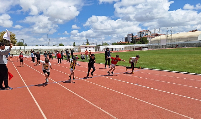 Türk Dil Bayramı Koşusunda 185 Sporcu Madalya Mücadelesi Verdi