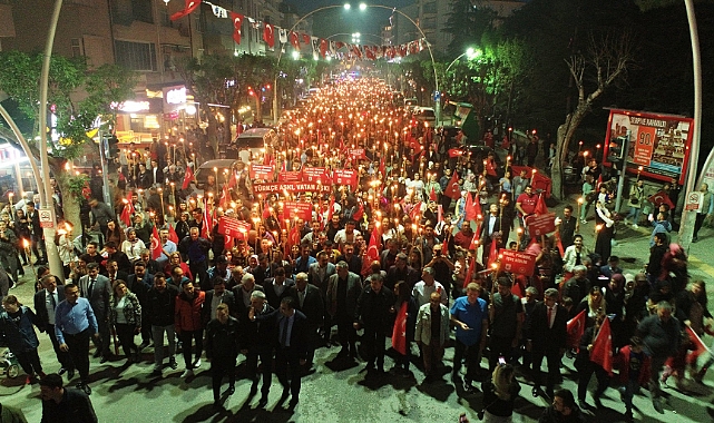 Türk Yıldızlarının Gösterisi Ve Fener Alayı Bugün