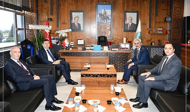 Vali Sarıibrahim'den Büyükkarcı'ya hayırlı olsun ziyareti
