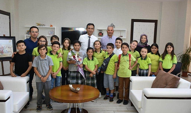 Abdurrahim Karakoç İlkokulunun Minik Yürekleri İl Müdürü Çalışkan ile Buluştu
