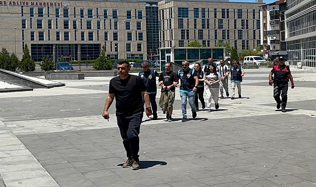Bıçaklı kavgada 1 kişi öldü