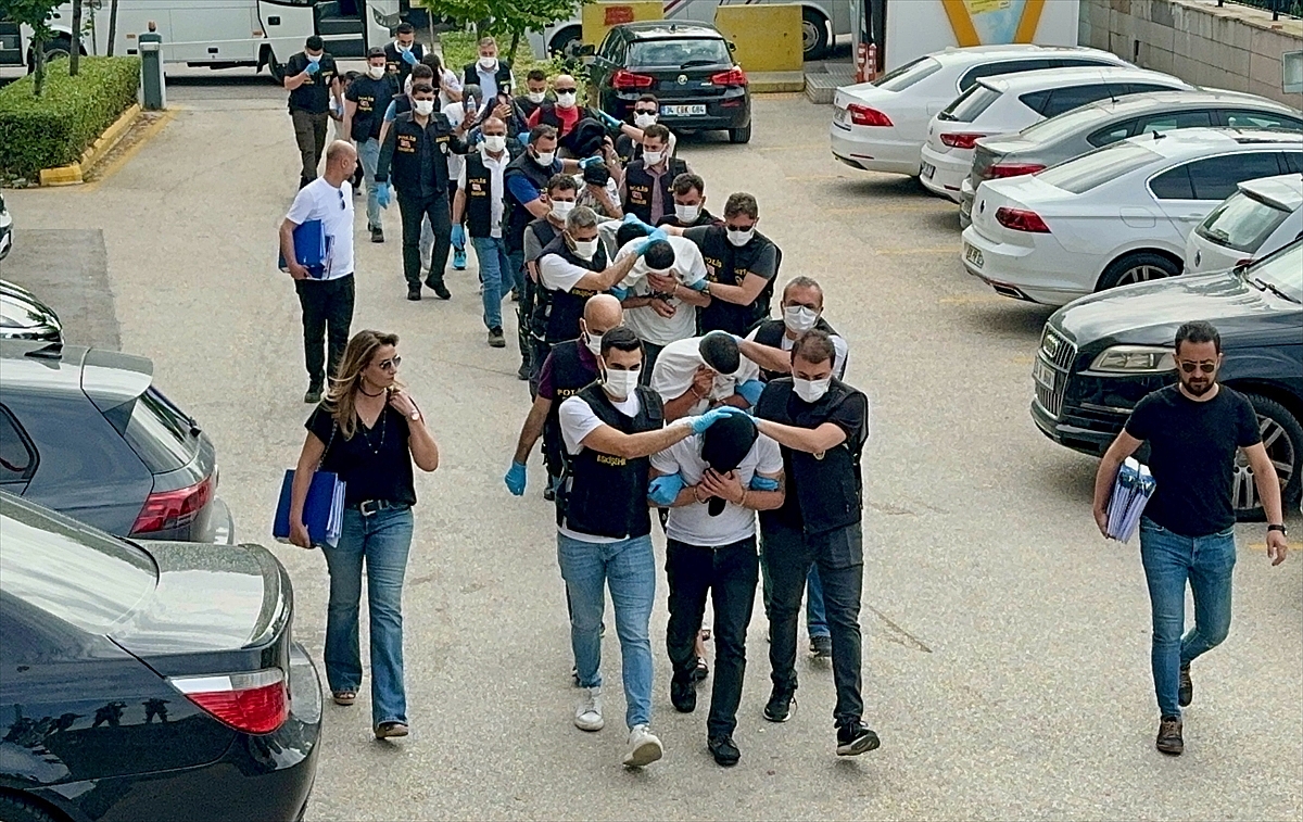 Fuhuş operasyonunda 11 zanlı yakalandı