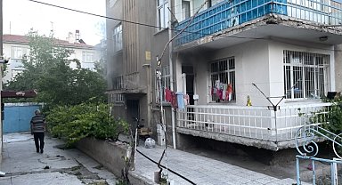 Genç evde yangın çıkardı, 4 kişi dumandan etkilendi