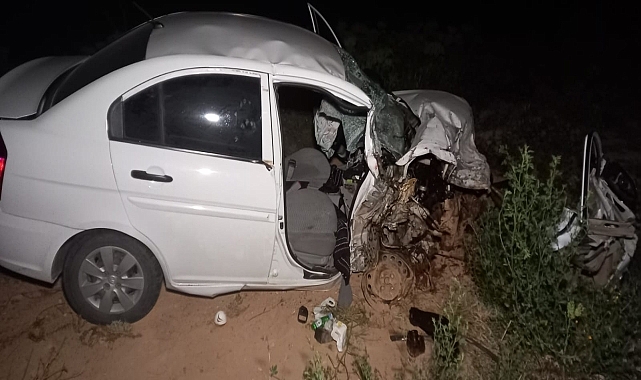 Hafif ticari araç ile otomobilin çarpışması sonucu 1 kişi öldü, 3 kişi yaralandı
