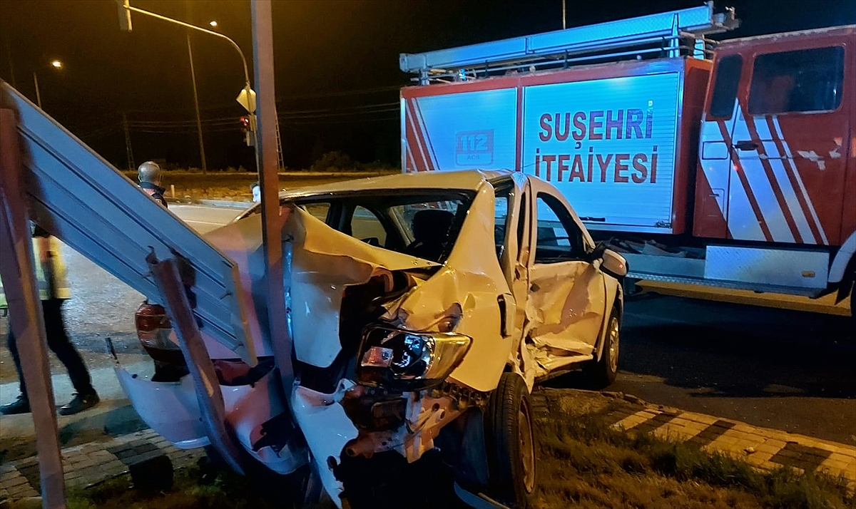 İki otomobilin çarpıştığı kazada 10 kişi yaralandı