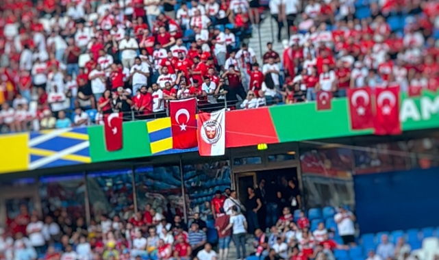 Karaman FK Bayrağı Euro24 Hamburg Stadında