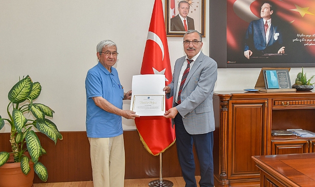 Karaman'ın Arşivi Foto Renk Mustafa Koçak arşivini KMÜ'ye bağışladı