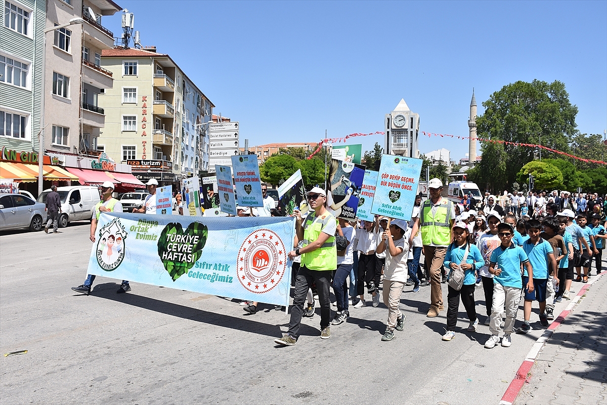 Karaman'da Çevre Haftası etkinlikleri kapsamında yürüyüş düzenlendi